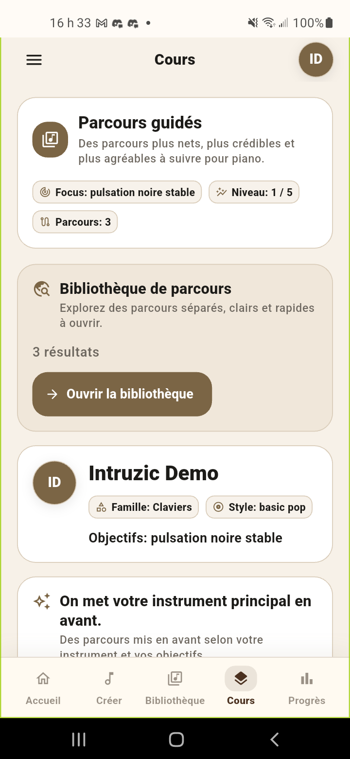 Écran réel des parcours guidés et de la bibliothèque de cours Intruzic